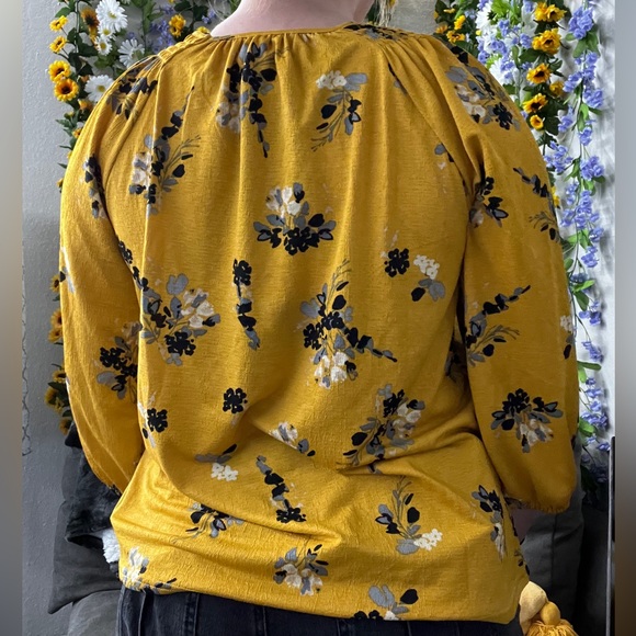 Buttoned blouse - Picture 3 of 5